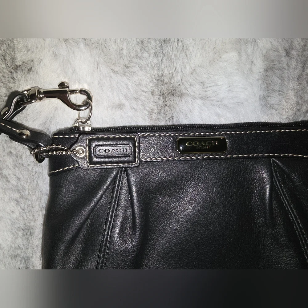 EUC Coach Madison Wristlet Black Leather Pleated with purple Satin Lining‎